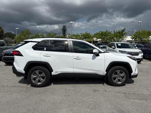 2024 Toyota RAV4 Hybrid XLE