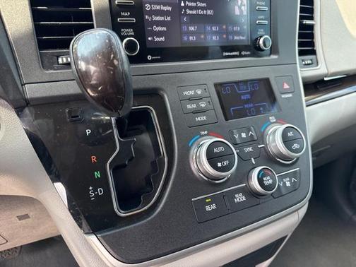 2020 Toyota Sienna XLE