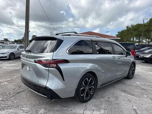 2025 Toyota Sienna Platinum