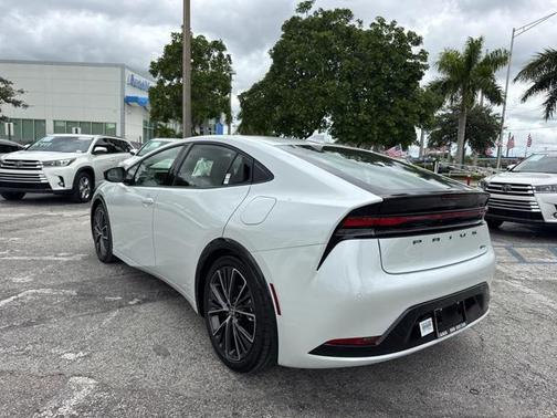 2025 Toyota Prius LE