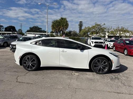 2023 Toyota Prius LE