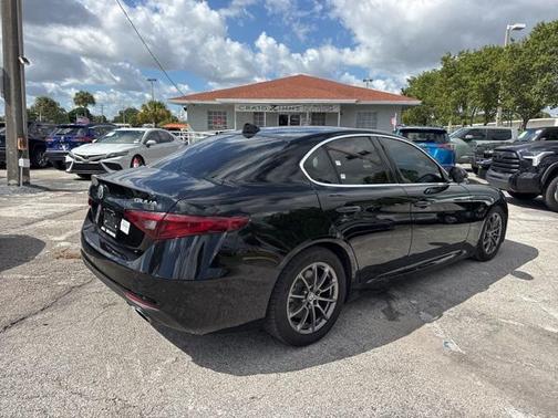 2020 Alfa Romeo Giulia Base