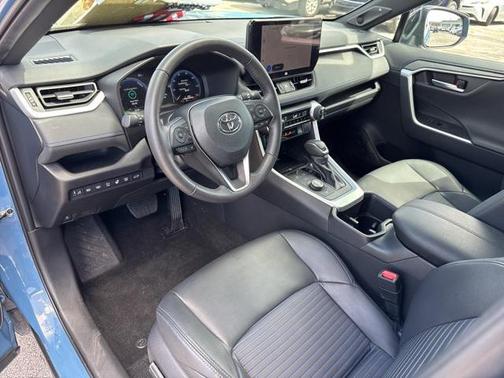 2024 Toyota RAV4 Hybrid SE