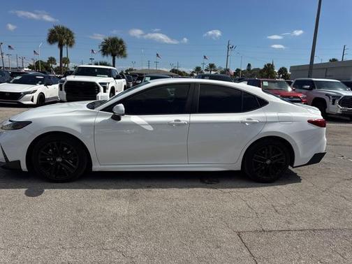 2025 Toyota Camry SE