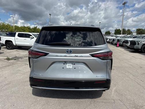 2025 Toyota Sienna Platinum 7 Passenger