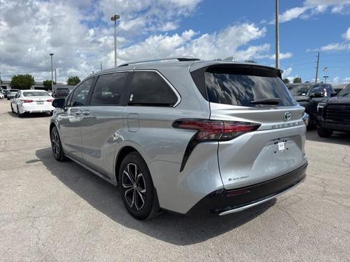 2025 Toyota Sienna Platinum 7 Passenger