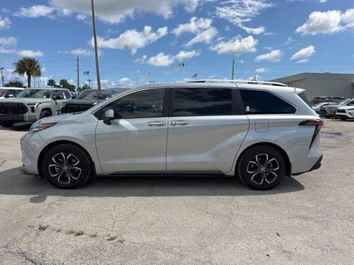 2025 Toyota Sienna Platinum 7 Passenger