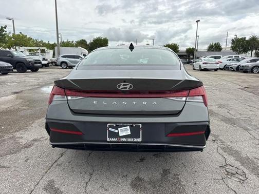 2025 Hyundai ELANTRA SEL