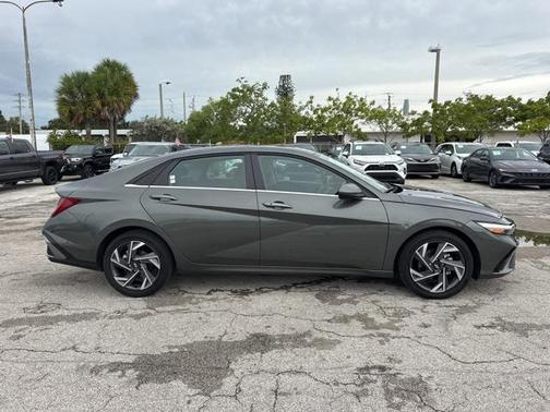 2025 Hyundai ELANTRA SEL
