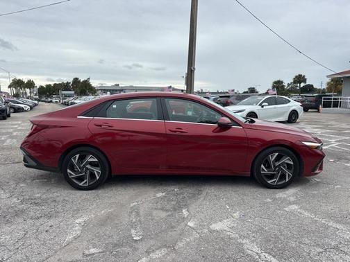 2025 Hyundai ELANTRA Limited