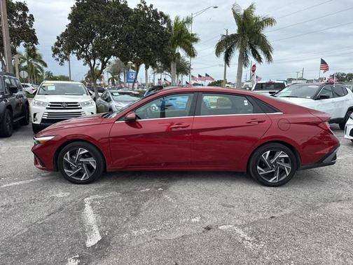 2025 Hyundai ELANTRA Limited