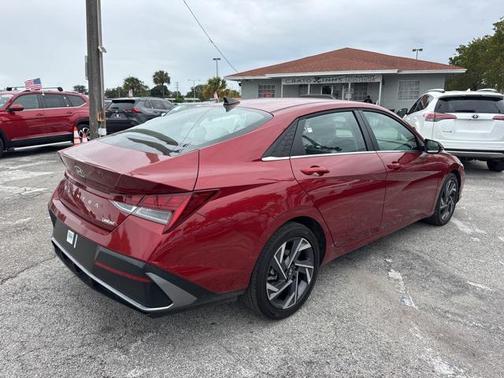 2025 Hyundai ELANTRA Limited