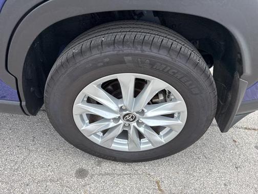 2024 Toyota Corolla Cross LE