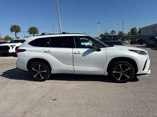2022 Toyota Highlander XSE