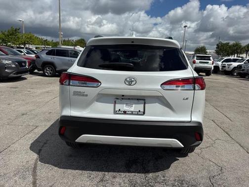 2024 Toyota Corolla Cross LE