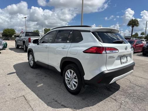 2024 Toyota Corolla Cross LE