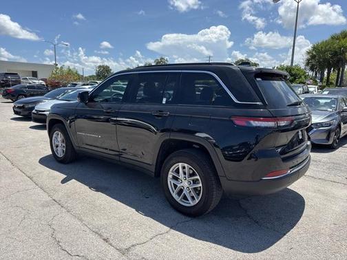 2024 Jeep Grand Cherokee Laredo