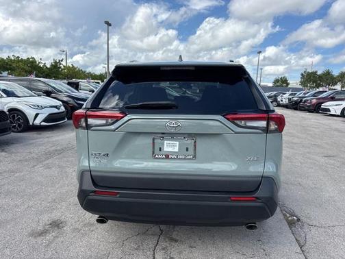 2022 Toyota RAV4 XLE