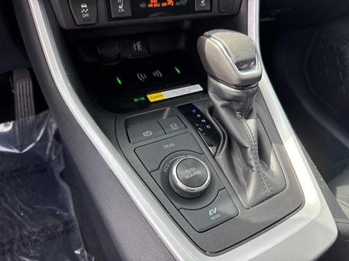 2025 Toyota RAV4 Hybrid XLE Premium