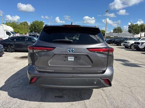 2021 Toyota Highlander Hybrid XLE