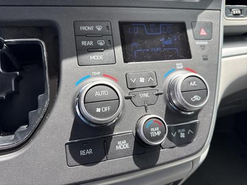 2020 Toyota Sienna LE