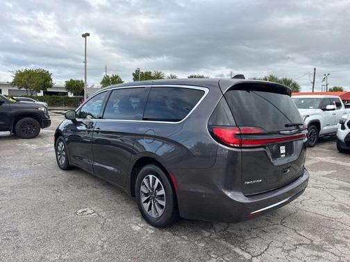 2023 Chrysler Pacifica Hybrid Touring L