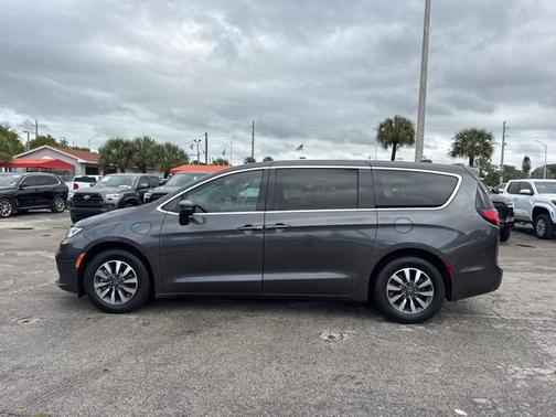 2023 Chrysler Pacifica Hybrid Touring L