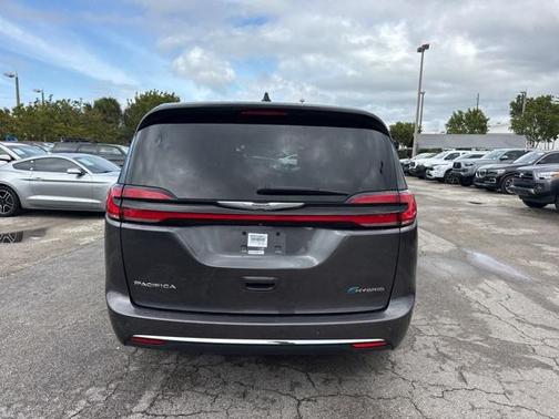 2023 Chrysler Pacifica Hybrid Touring L