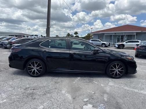 2022 Toyota Camry SE