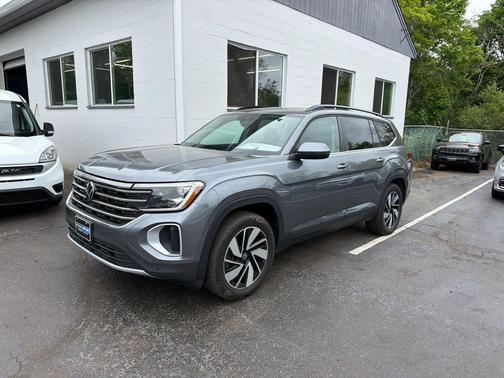 Platinum Gray Metallic 2024 Volkswagen Atlas 2.0T SE w/Technology 4MOTION