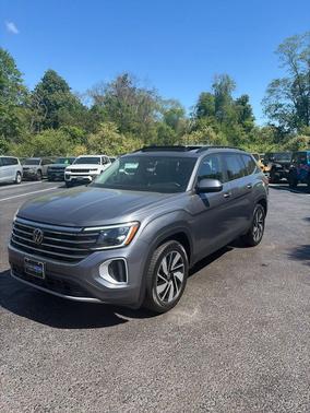 Platinum Gray Metallic 2024 Volkswagen Atlas 2.0T SE w/Technology 4MOTION