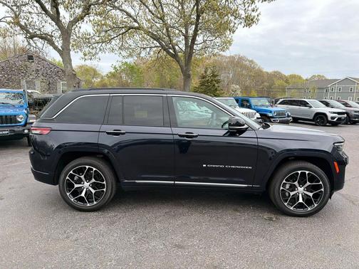 Midnight Sky 2024 Jeep Grand Cherokee Summit