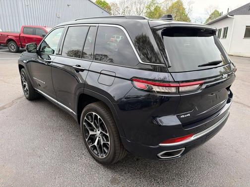 Midnight Sky 2024 Jeep Grand Cherokee Summit