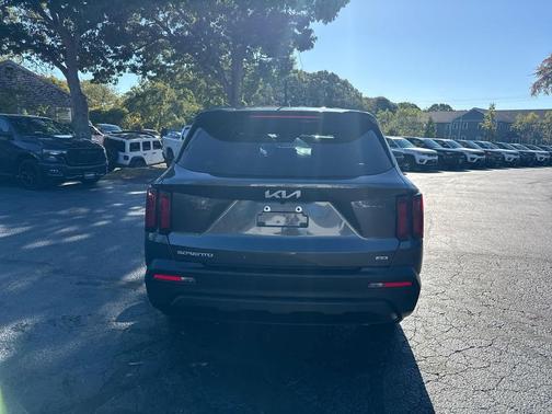2023 Kia Sorento LX