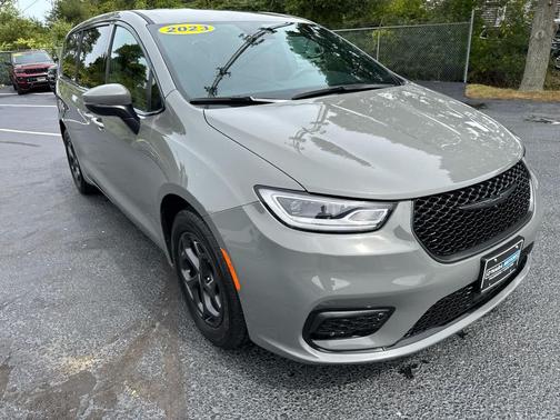 2023 Chrysler Pacifica Hybrid Touring L