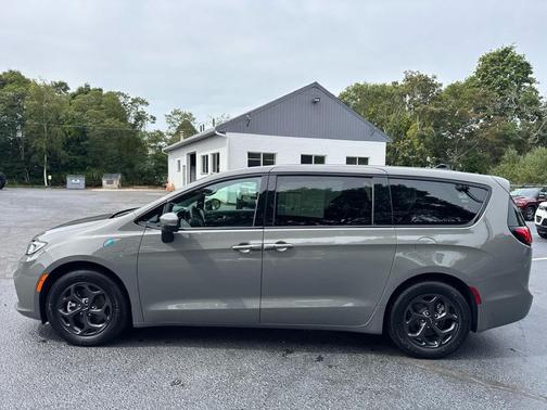 2023 Chrysler Pacifica Hybrid Touring L