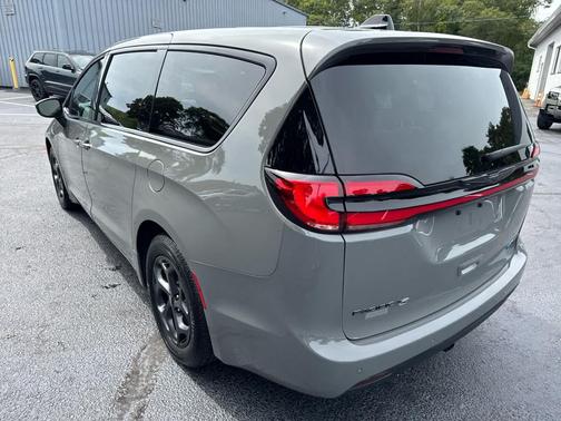 2023 Chrysler Pacifica Hybrid Touring L