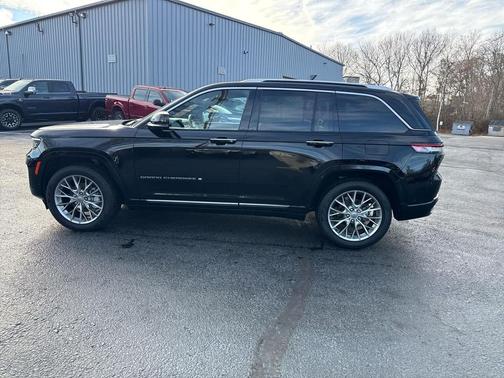 2023 Jeep Grand Cherokee Summit