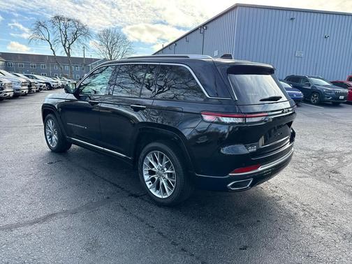 2023 Jeep Grand Cherokee Summit