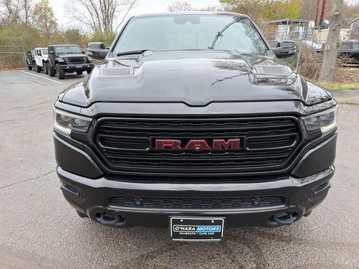 Diamond Black Crystal Pearlcoat 2023 RAM 1500 Limited