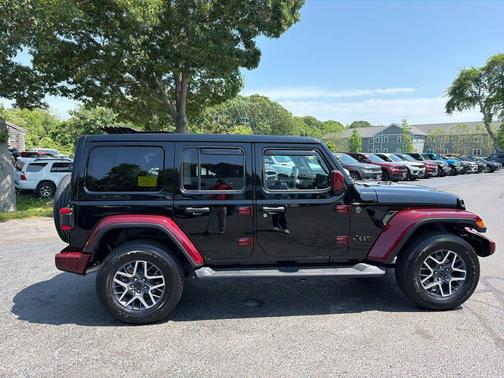 Black Clearcoat 2025 Jeep Wrangler Sahara