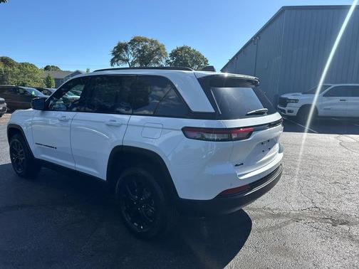 2025 Jeep Grand Cherokee Altitude