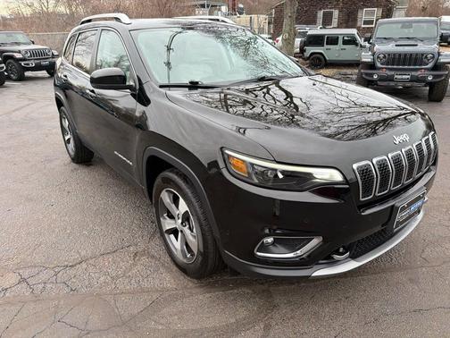Diamond Black Crystal Pearlcoat 2021 Jeep Cherokee Limited