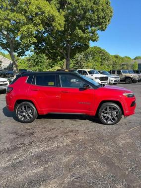 Red Hot Pearlcoat 2024 Jeep Compass Limited