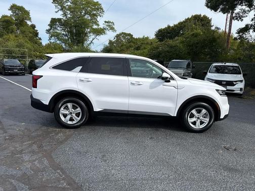 2023 Kia Sorento LX