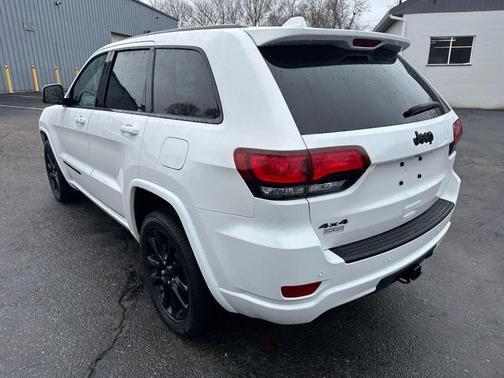 2022 Jeep Grand Cherokee Laredo