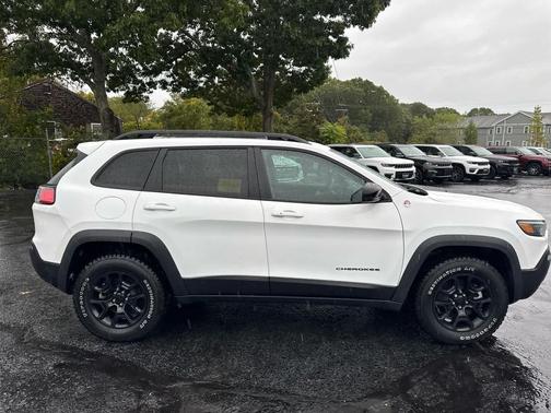 2022 Jeep Cherokee Trailhawk