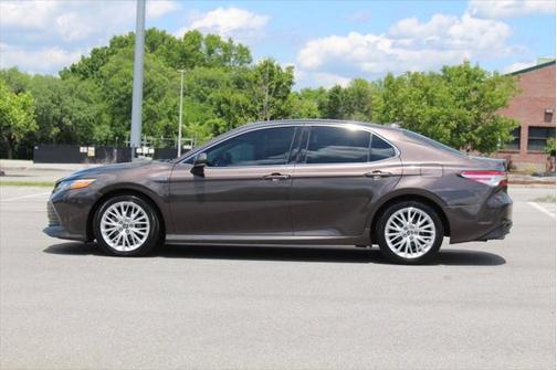2018 Toyota Camry Hybrid XLE