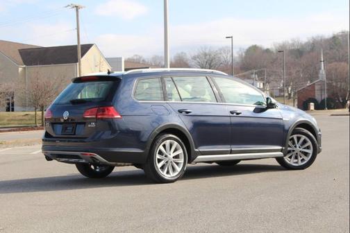 2017 Volkswagen Golf Alltrack TSI SE