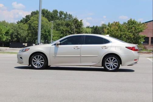 2016 Lexus ES 300h Base